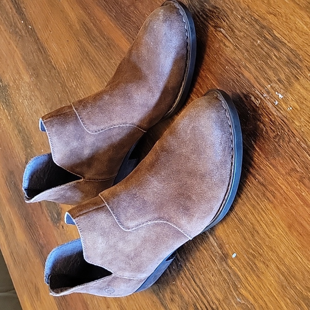 Born "Kerri" Distressed Suede Women's Bootie Brown Leather Shoes Size 7.5